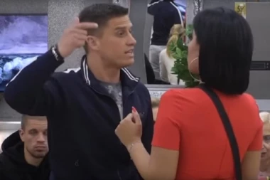 Slao fotke polnog organa da bi dobio patike, bio u šemi sa verenicom pevača: Aleksandra otkrila sve Davidove tajne!