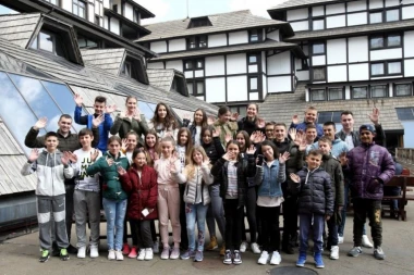 MK Group 10-tu godinu zaredom obezbedila zimovanje za decu sa Kosova i iz SOS Dečijeg sela Kraljevo