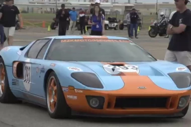 (VIDEO) TOTALNO IZNENADIO: Ovaj auto je probio psihološku granicu od 300 milja na sat!