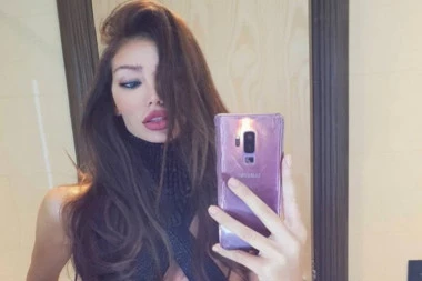 (FOTO) SORAJI SEVNULO MEĐUNOŽJE U SRED EMISIJE: Ovome se nije nadala!