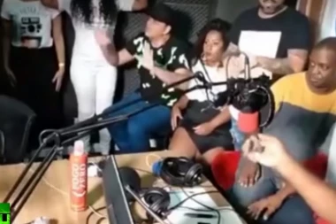 (VIDEO) ŠTA JE S MOZGOM? Lopovi upali u studio i opljačkali voditelja i goste usred emisije!