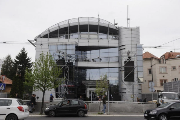 VODITELJ PINKA NAPAO INFLUENSERE: Haos na Instagramu, zbog njegovih reči se svi posramili!