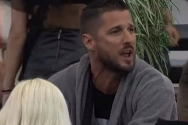 (VIDEO) Miljković napravio neviđeni haos, svi ostali zgranuti: Napao u lajvu novinara Darka Tanasijevića, sve se treslo!