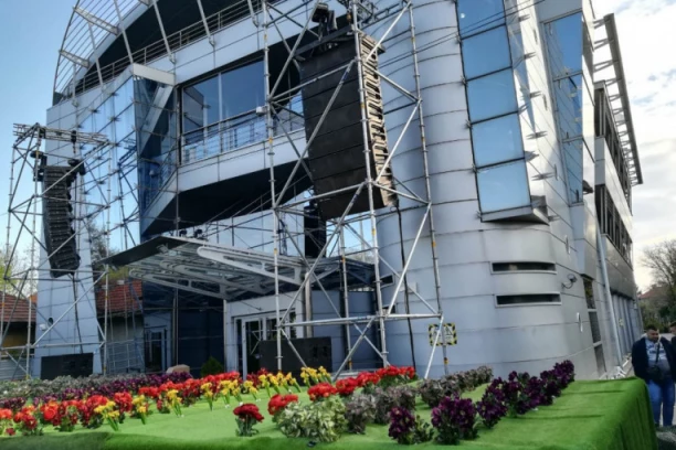 ISPLIVALA ISTINA VODITELJA SA PINKA, PRIZNAO ČIME SE PRE BAVIO: Ovo o njemu niko nije znao! (FOTO)