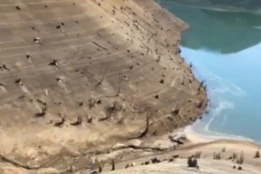 ŽALOSNO! Jezive scene na Zaovinskom jezeru - gola zemlja, stabla padaju, kuće se ruše...