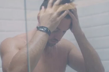 Spot Stefana Živojinovića uklonjen sa Jutjuba: Eksplicitne scene mu došle glave?!