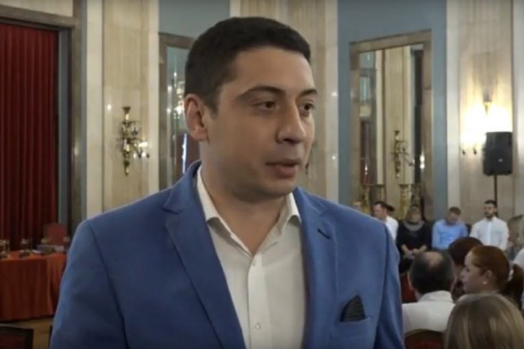 Petronijević: Nedopustivo je da se politički skupovi održavaju ispred nečije kuće