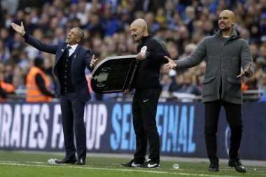 Pep se čudi: Neverovatno je da i dalje možemo do četiri trofeja.