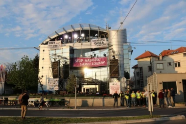 Mitrović kreće na turneju protiv nasilja lidera opozicije, a ovo je njegovo oružje