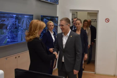 (FOTO) Stefanović obišao Jedinicu za obezbeđenje određenih ličnosti i objekata
