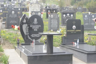 Jezivo! Žena u Prokuplju pronašla grob u svom dvorištu