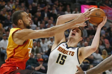 Jokić ispod nivoa u porazu Denvera, Bobi dvocifern na oproštaju Vejda od domaće publike!