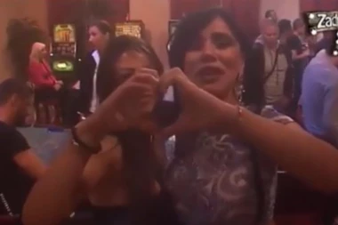 Ana i David se ljubili, a Aleksandra slala srca Vijagri!