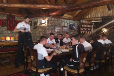 (VIDEO/FOTO) Crno-beli pune baterije: Da li će se izlet isplatiti videćemo u subotu