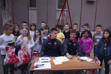 Savić i Stojković pozvali i školarce na Radnički!