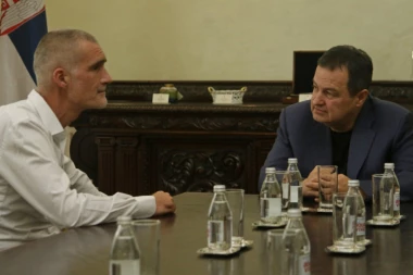 (FOTO) Karadžić i Dačić za istim stolom! Evo kako je izgledao susret heroja i šefa diplomatije