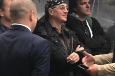 Oliver Mandić zatvorio skup za "Budućnost Srbije": Proslavljeni muzičar napravio pesmu za državu!