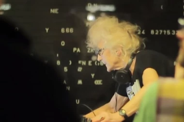 Vika je najstariji DJ na svetu: Kad vidite koliko ima godina, poklonićete joj se i - zaplesati!