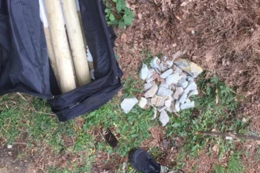 (FOTO) ŠTA JE OVO? Đilasovi batinaši spremili kamenice i palice da urnišu grad?!