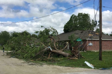 (FOTO) Tragedija u SAD: Tornado usmrtio dva deteta