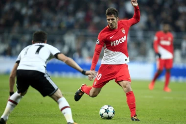 KNEŽEVI NE UMEJU BEZ JOVETIĆA: Četiri crvena, penal, i PREOKRET Liona u Monaku!