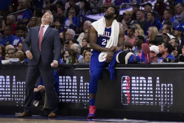 Igrači Filadelfije kažnjeni zbog korišćenja telefona usred meča!