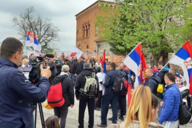 NOVO ZASTRAŠIVANJE KOSMETSKIH SRBA NA BOŽIĆ: U Čaglavici pocepane i zapaljene čitulje sa obdaništa "Đurđevak"