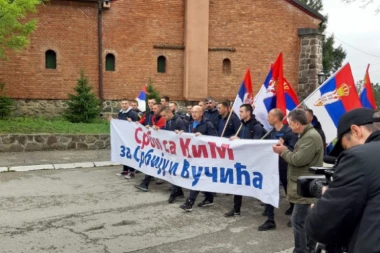 Srbi sa Kosova koji pešice idu na skup u Beograd stigli u Preljinu!