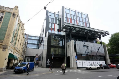 EVAKUACIJA IZ TC RAJIĆEVA: Jake policijske snage opkolile objekat