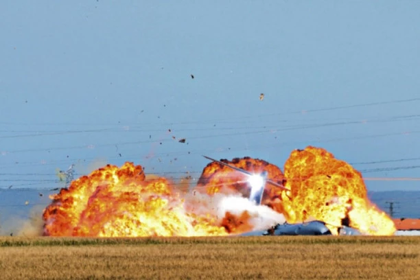 UŽAS NA TAJLANDU: Srušio se avion, ima mrtvih!