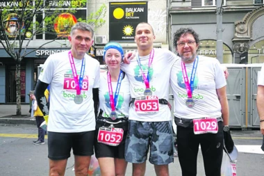 SVAKA ČAST - MARJANOVIĆ UZ POMOĆ PRIJATELJA PREŠAO SVIH 42 KILOMETRA: Marko slep istrčao maraton!