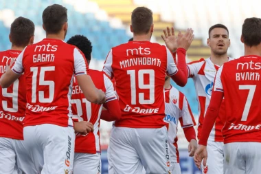 Crveno-beli jednom nogom u finalu Kupa: Nemoćna Mladost "pala" na "Marakani", Zvezda se jedva zaustavila!