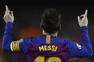 (VIDEO) PODRHTAVA KATALONIJA: Mesi stigao na pregovore u Barsu!