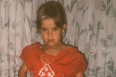 Uvek je imala najbolja mesta na koncertima: Prepoznajete li pevačicu sa fotografije!