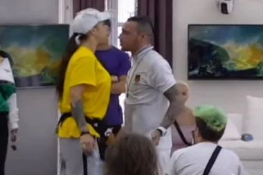 (VIDEO) Ljuba odvalila Lazaru dva šamara: Ćale te se odrekao jer si pe*erčina!