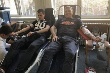 (FOTO) NEOBIČNO MESTO ZA DAVANJE KRVI: Kafana okupila boeme i humanitarce, a lepo ih i nagradila!