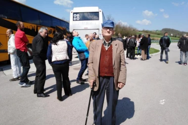 90 leta, pa šta: I najstariji građani uz svog predsednika!