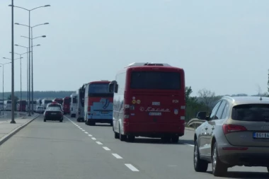 Možda su deca u opasnosti? Uprkos zabrani policije đaci će putovati na ekskurziju