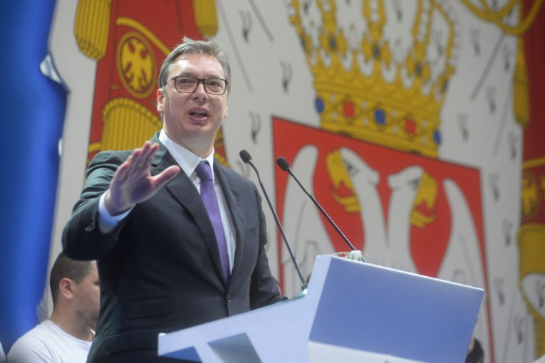 Predsednik Vučić obišao internat Vojne gimnazije