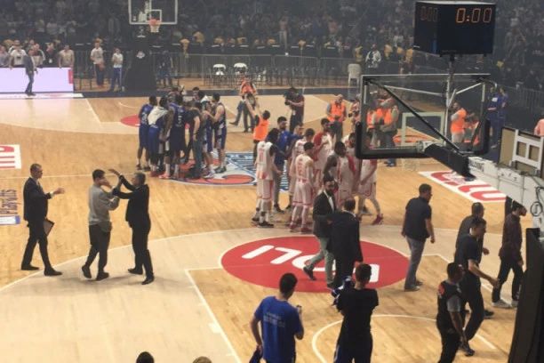 Skandal: Sin čelnika crnogorske policije koji je mučki tukao Zvezdine košarkaše oslobođen krivice!