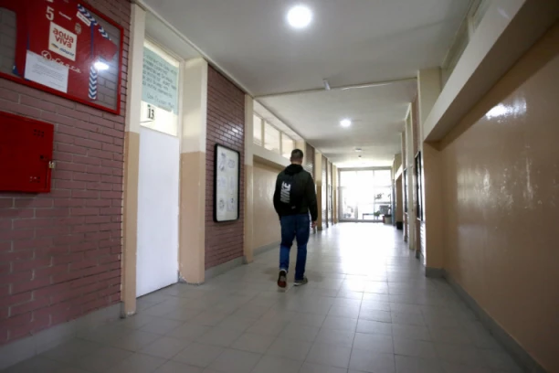 Obmanula ceo sistem: 15 godina predavala u školi sa lažnom diplomom iz Novog Sada