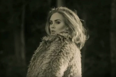 LJUDI, OVO JE ADEL! Pevačica se skinula u kupaći kostim, ovo je transformacija VEKA!