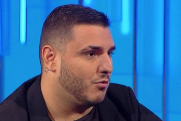 (FOTO) HAOS U EMISIJI UŽIVO: Darko Lazić se uključio u program, voditeljka VRISNULA KAD GA JE UGLEDALA!