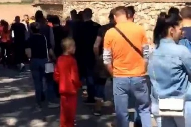 (VIDEO) Nepregledna kolona na Malom Kalemegdanu: Nezapamćeno interesovanje pred majstoricu!