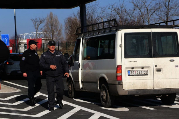 Česi pokušali da izbegnu kontrolu na granici! Ono što su skrivali u gepeku je šokiralo policajce