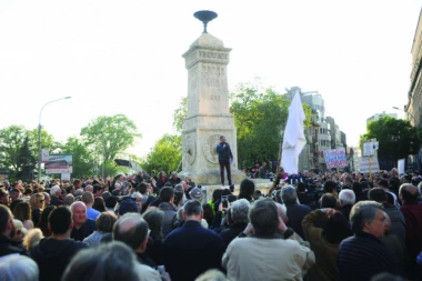 Protest opozicije sve manji, rasulo sve veće!