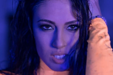 Vreli kadrovi: Ivana Krunić snimila provokativni spot!