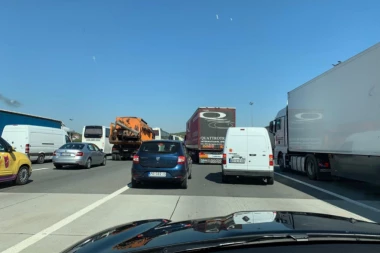 VELIKE GUŽVE NA TERETNIM TERMINALIMA! Oprezno i zbog klizavih kolovoza!