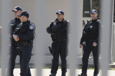 PRETE I KOSOVU I METOHIJI! Policija opkolila prištinski univerzitet zbog dojave o BOMBI!