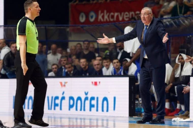 (VIDEO) SKANDAL U ITALIJI: Hrvat pretukao svog košarkaša usred meča!
